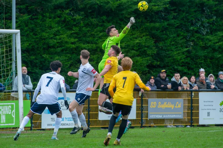 Photo 10 of 50, Mildenhall Town vs Bury Town – 26/12/2024