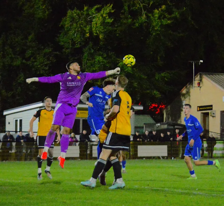 Photo 13 of 36, Bury Town vs Mildenhall Town 01/10/2025