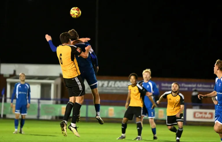 Photo 14 of 35, Bury Town v Mildenhall Town