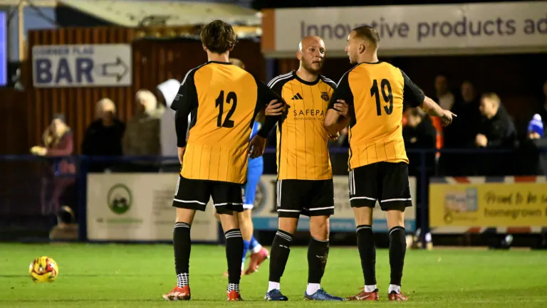 Photo 17 of 35, Bury Town v Mildenhall Town